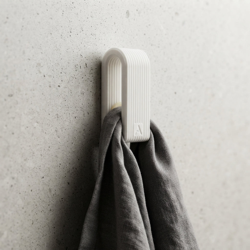 SELF-LOCKING WALL HOOK